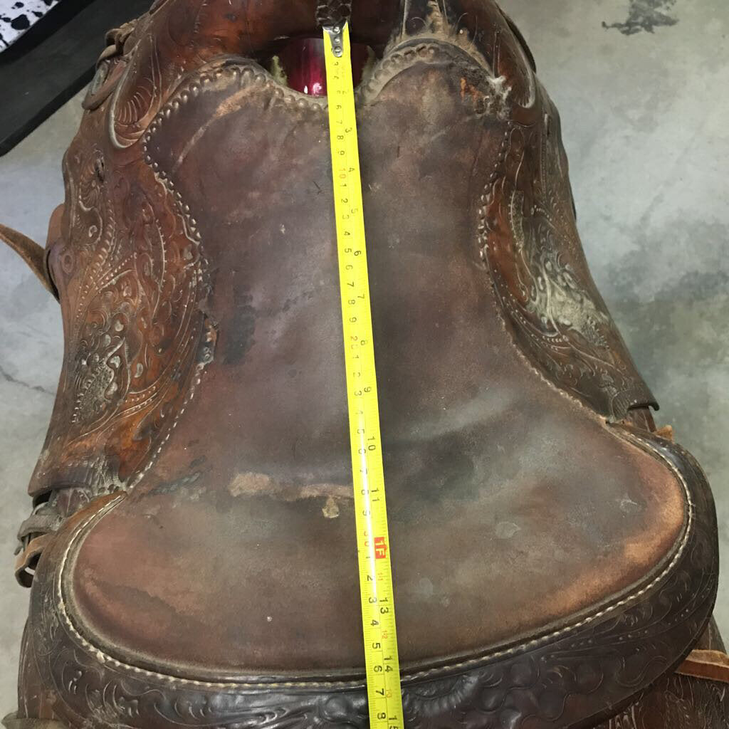 Saddle Roping Youth Roper