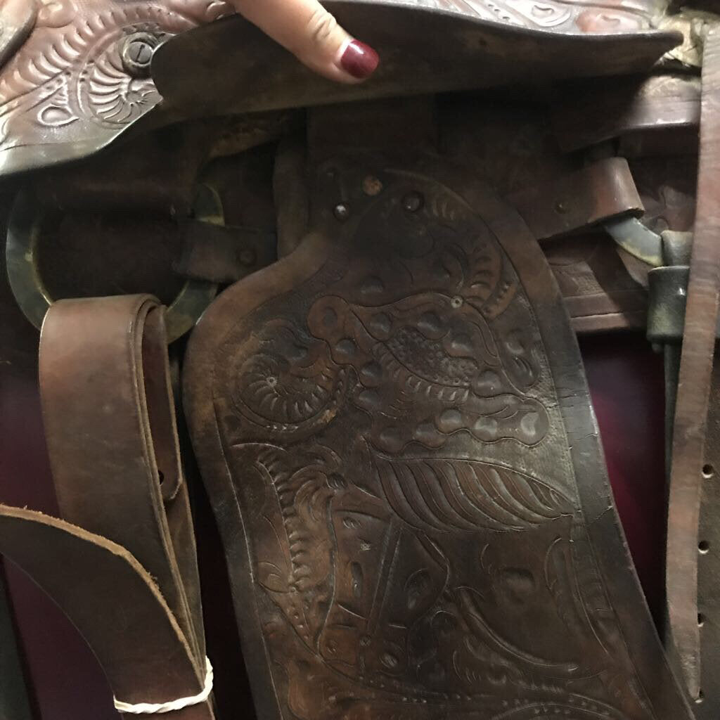 Saddle Roping Youth Roper