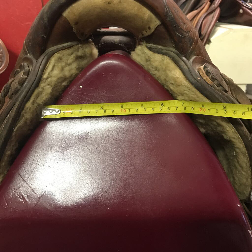 Saddle Roping Youth Roper