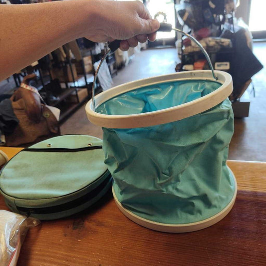 Collapsible water bucket