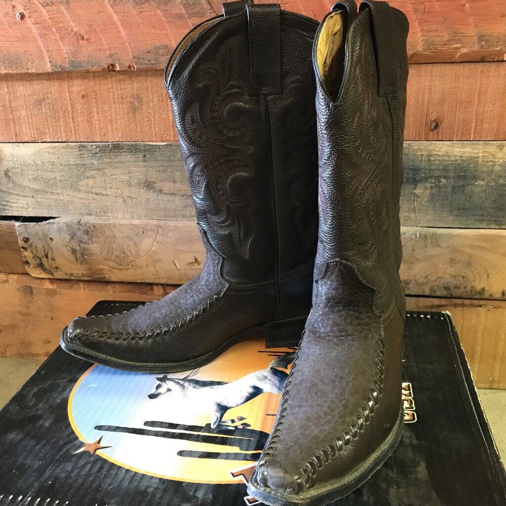 Western snip toe boots