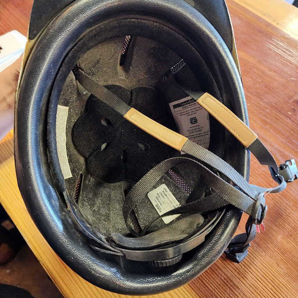 Twist back helmet