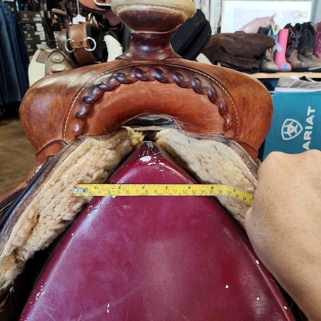 Great trail/ western saddle