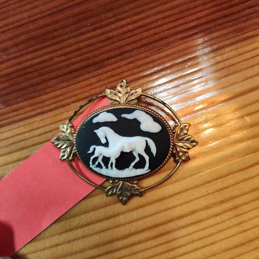 Pin- horse- vintage