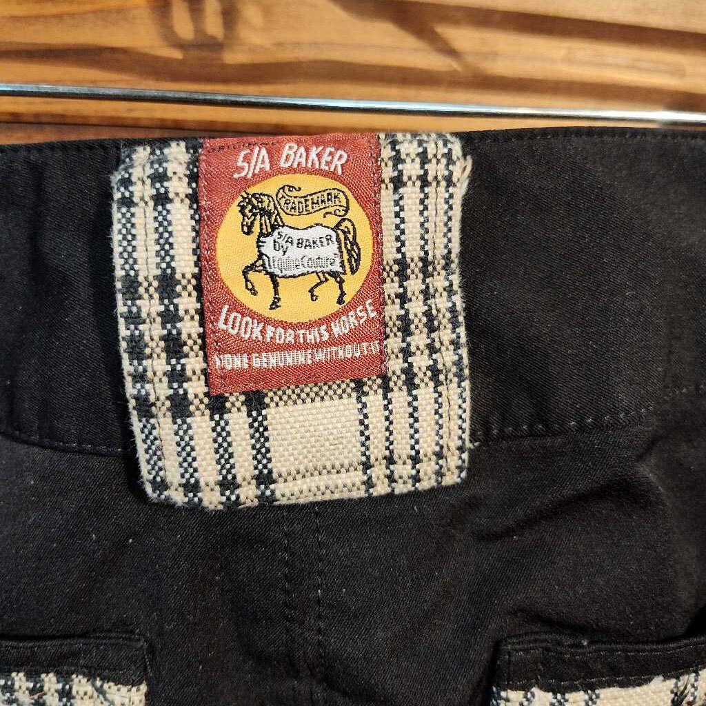 Baker plaid detail