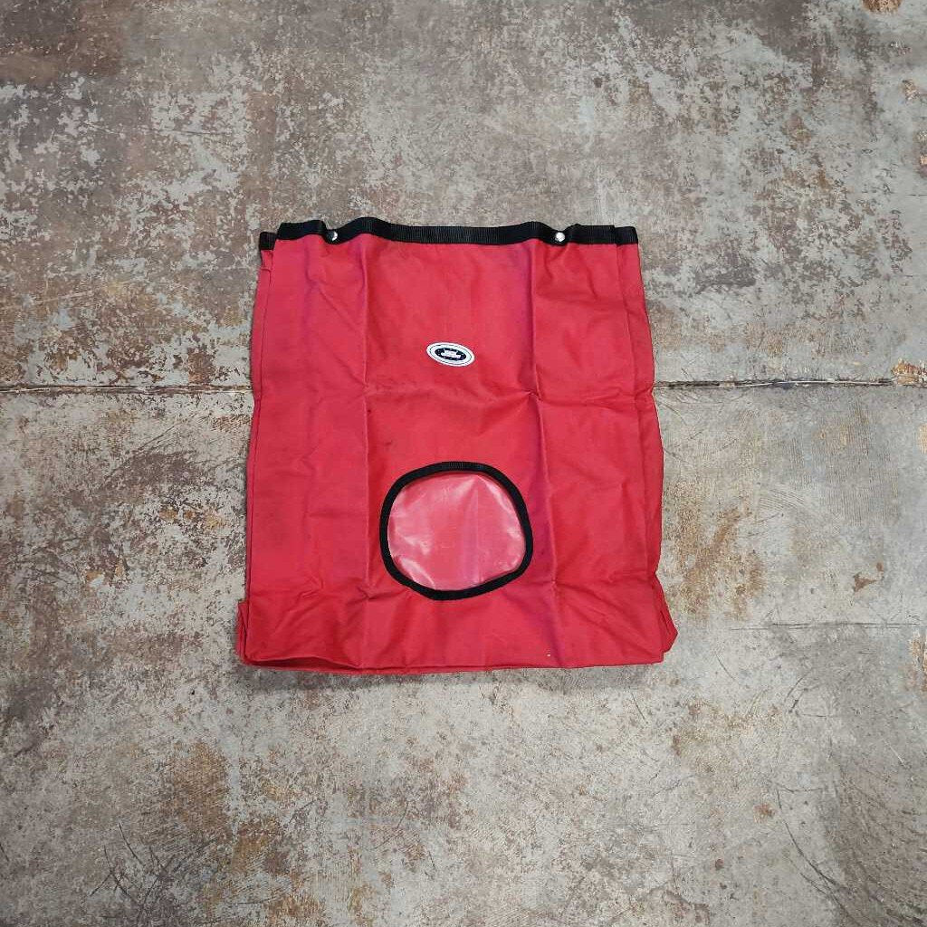 Nylon hay bag with top snaps