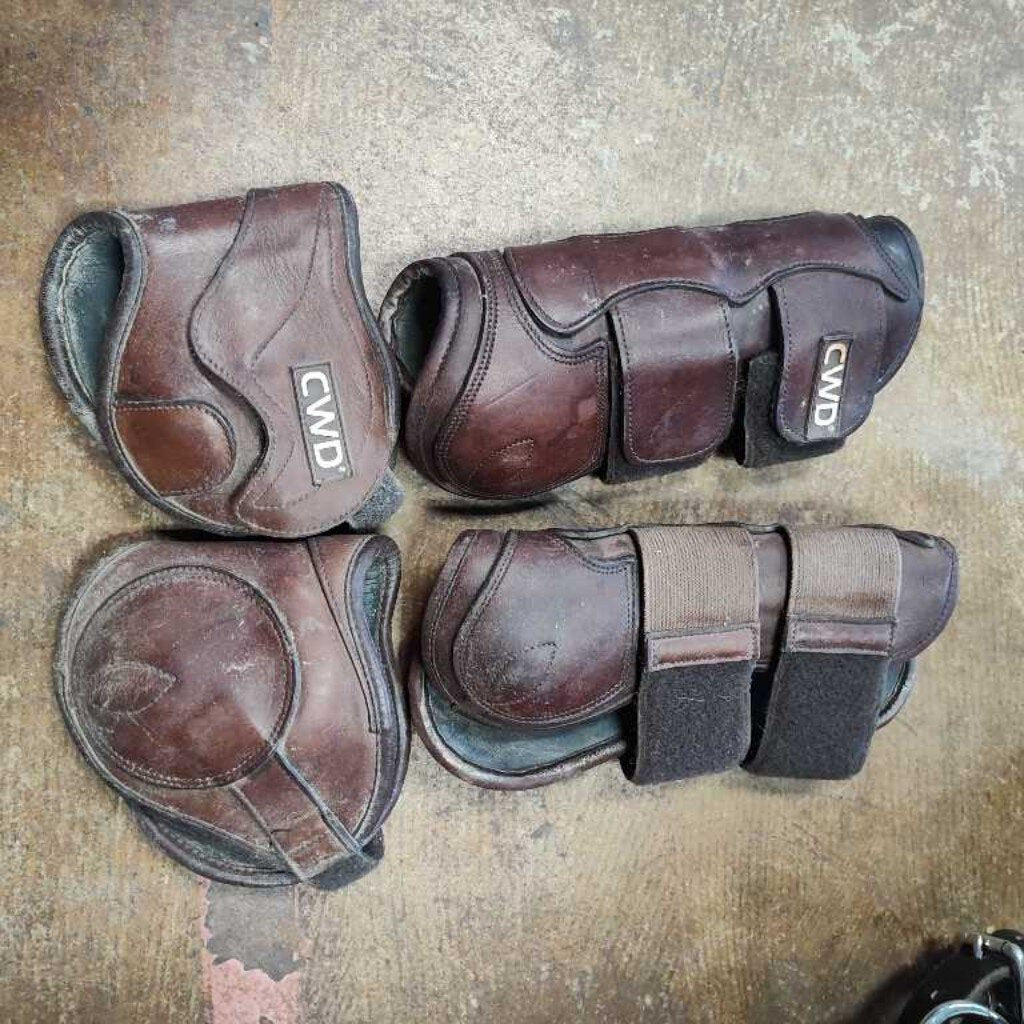 Open front leather and leather hind set