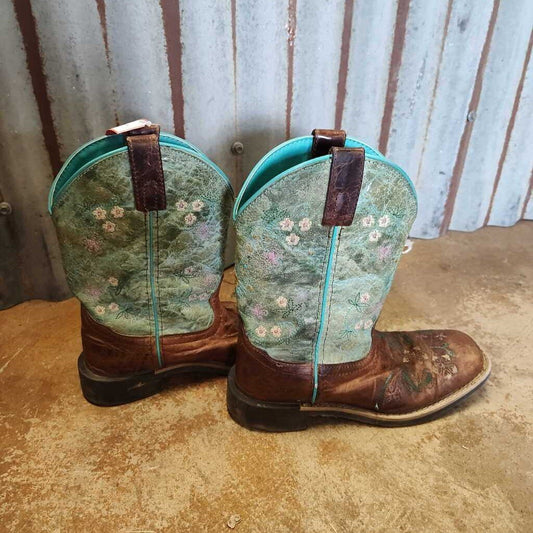 Pull on boots- youth