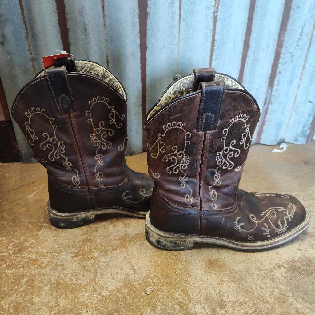 Pull on boots- youth