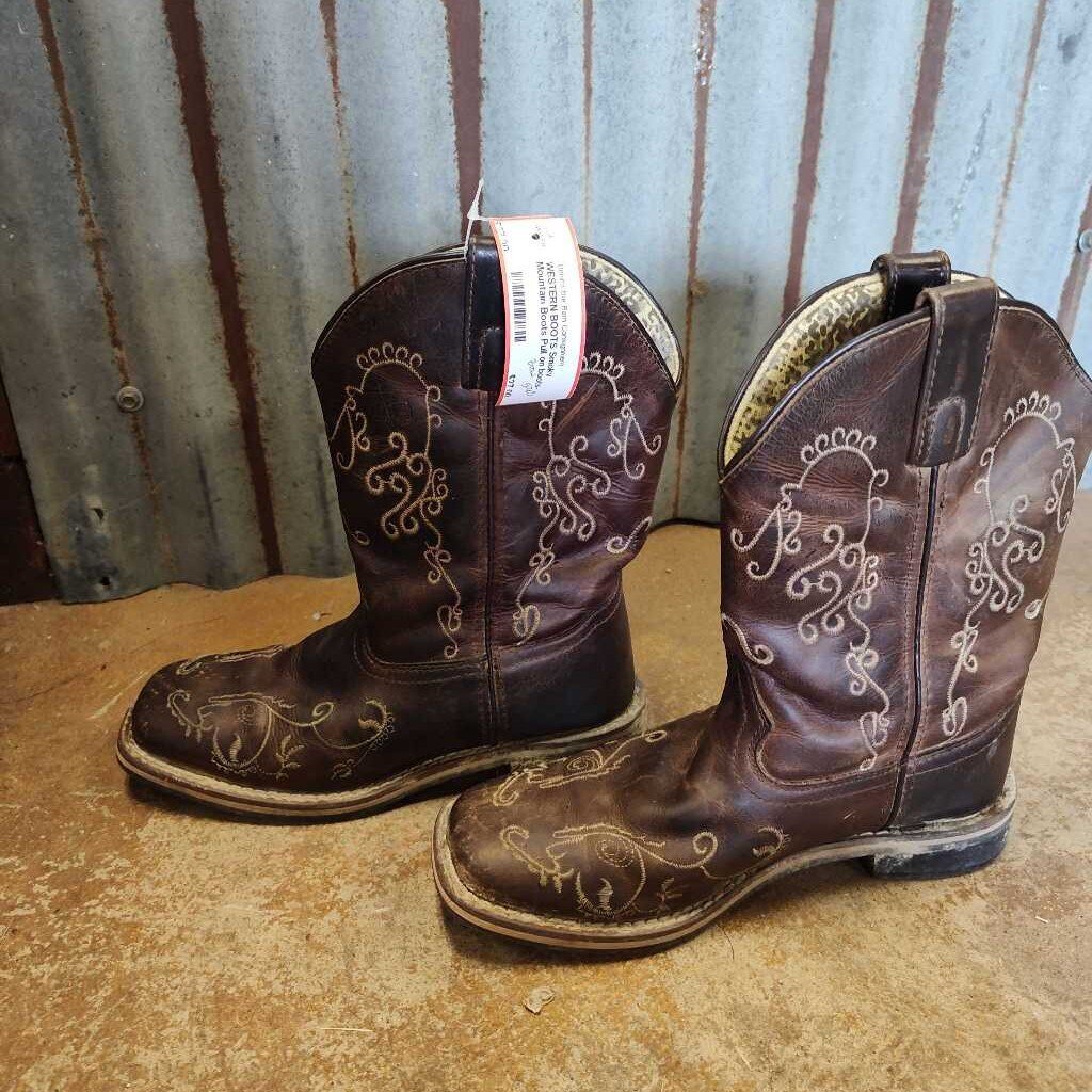 Pull on boots- youth