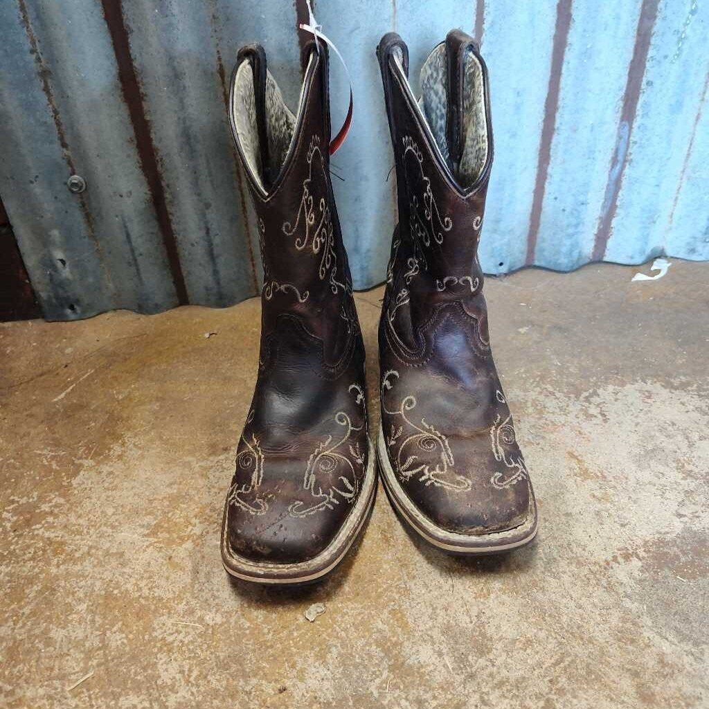 Pull on boots- youth