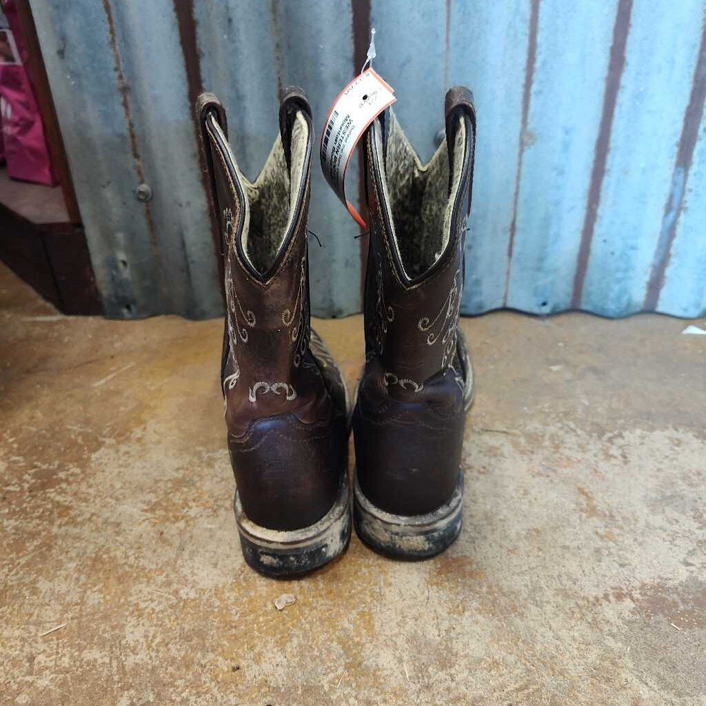 Pull on boots- youth