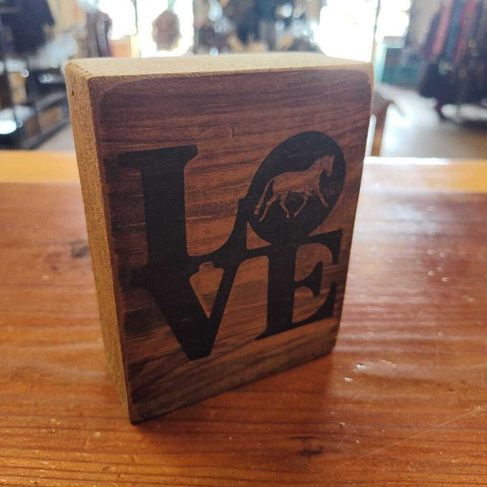 Wood block "LOVE"