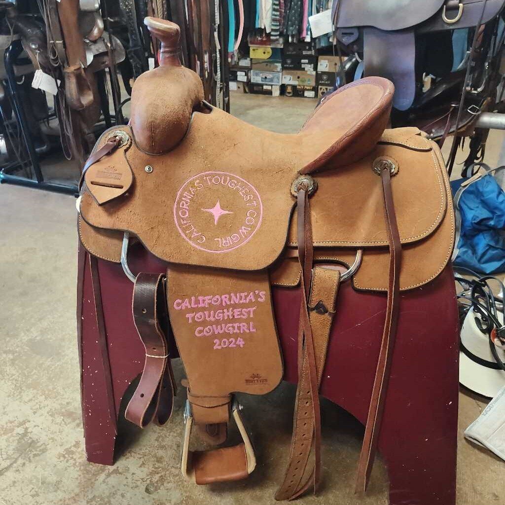 Hard seat team roper saddle