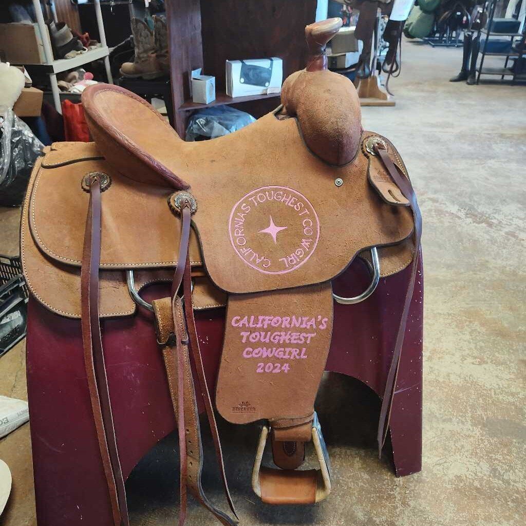 Hard seat team roper saddle