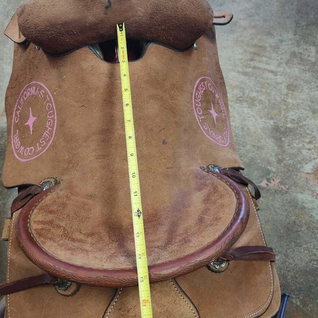 Hard seat team roper saddle