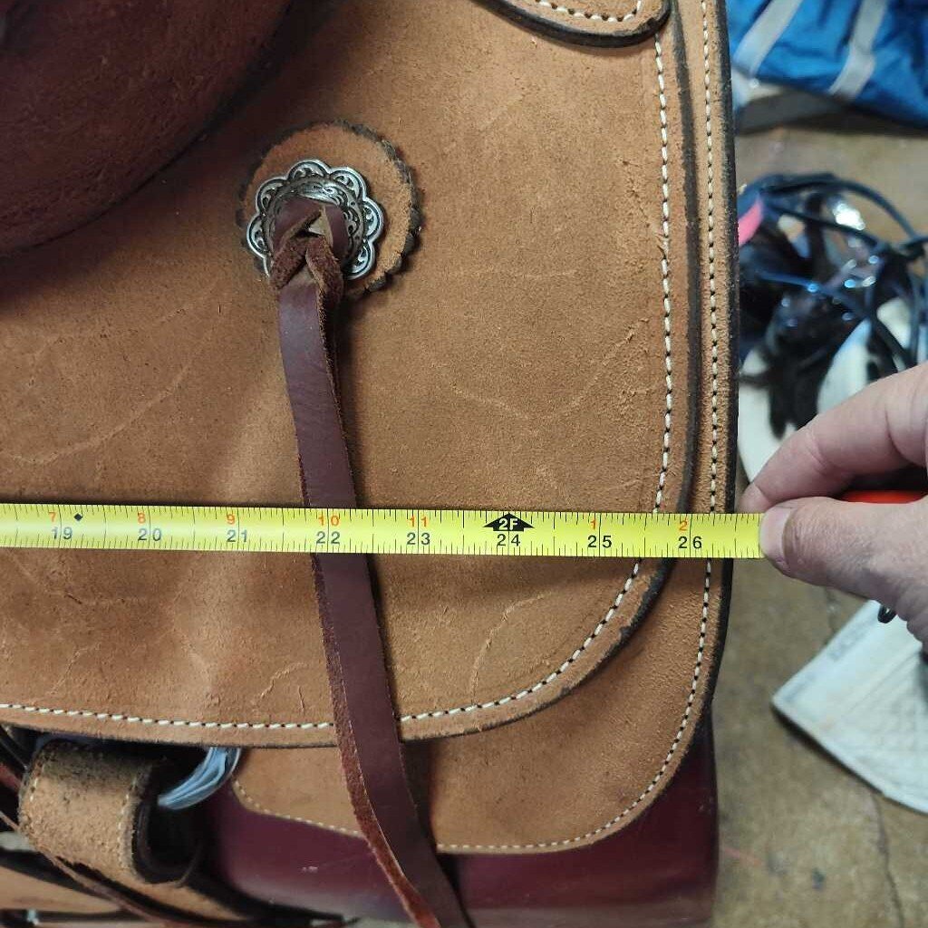Hard seat team roper saddle