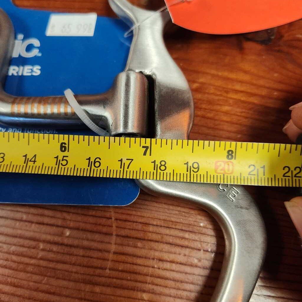 Short shank snaffle-high port