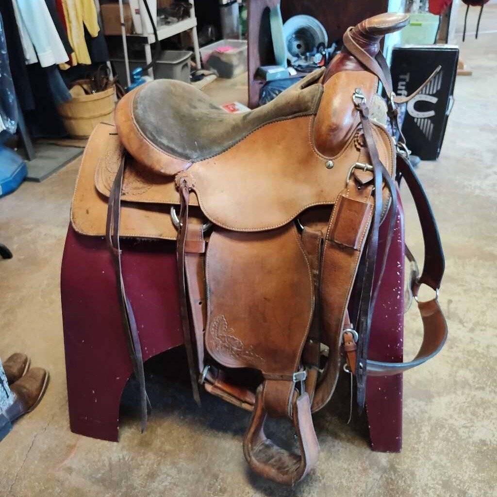 Roping saddle