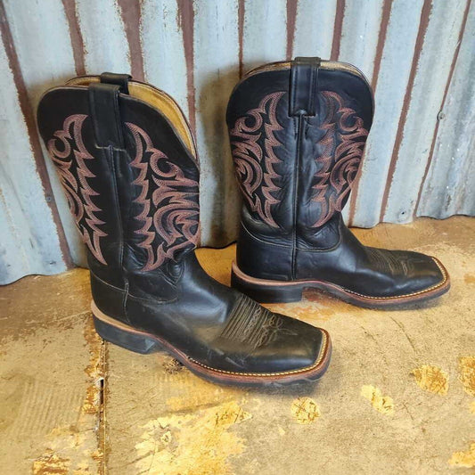 Ladies pull on boots