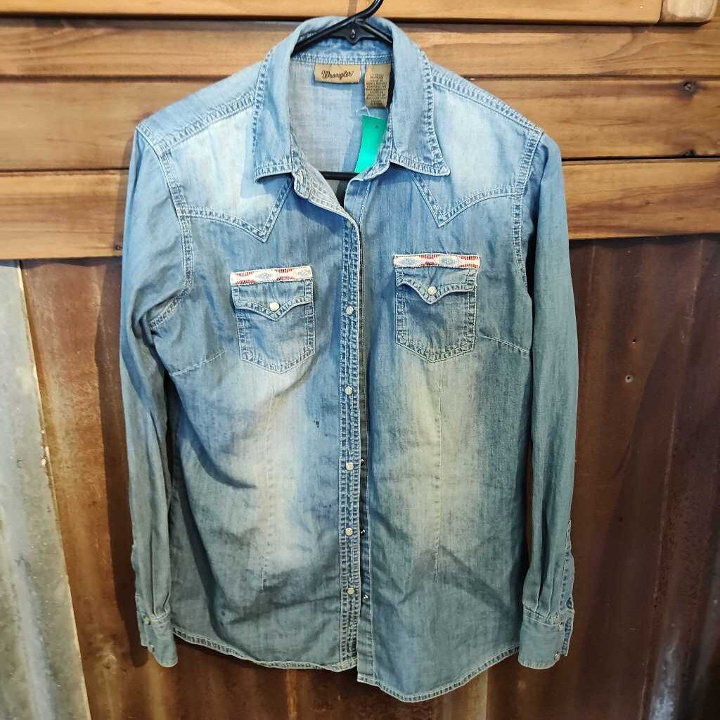 Ladies snap and long sleeve