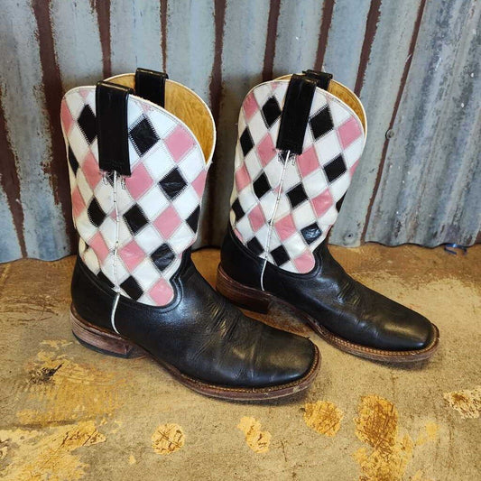 Pull on womans boots