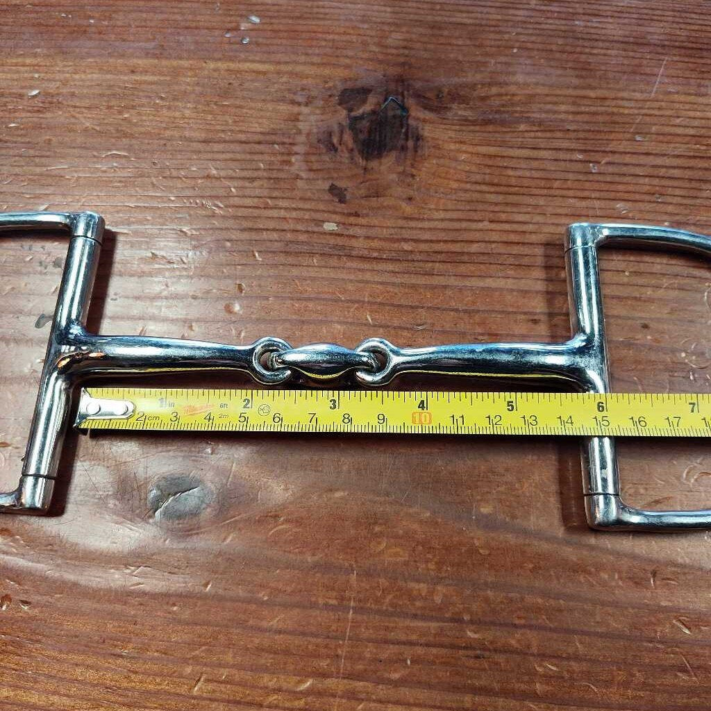 D ring with rigid effect