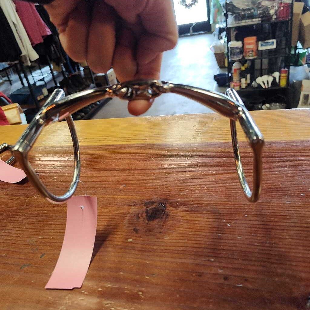 D ring with rigid effect