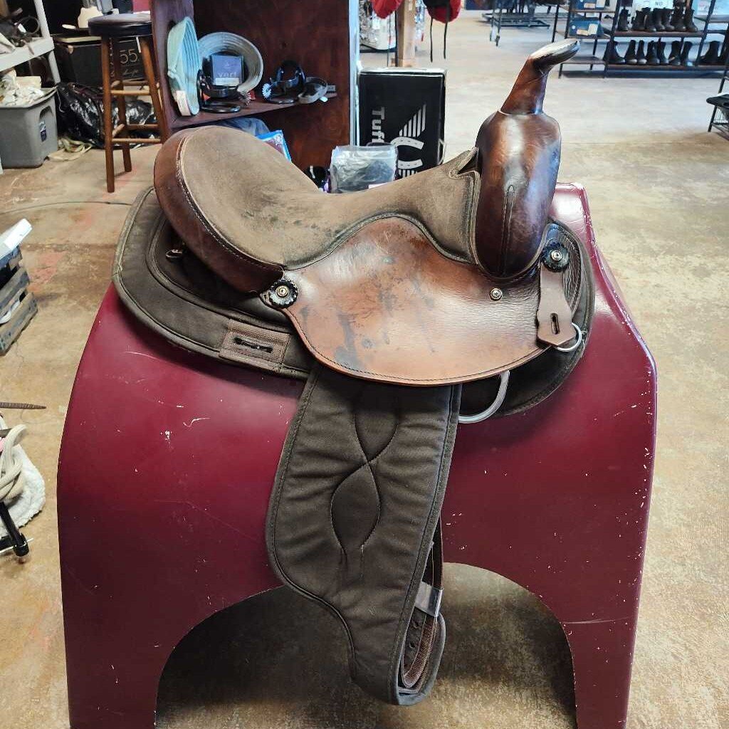 Synthetic and leather trail saddle