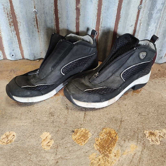 Shoe style paddock boot