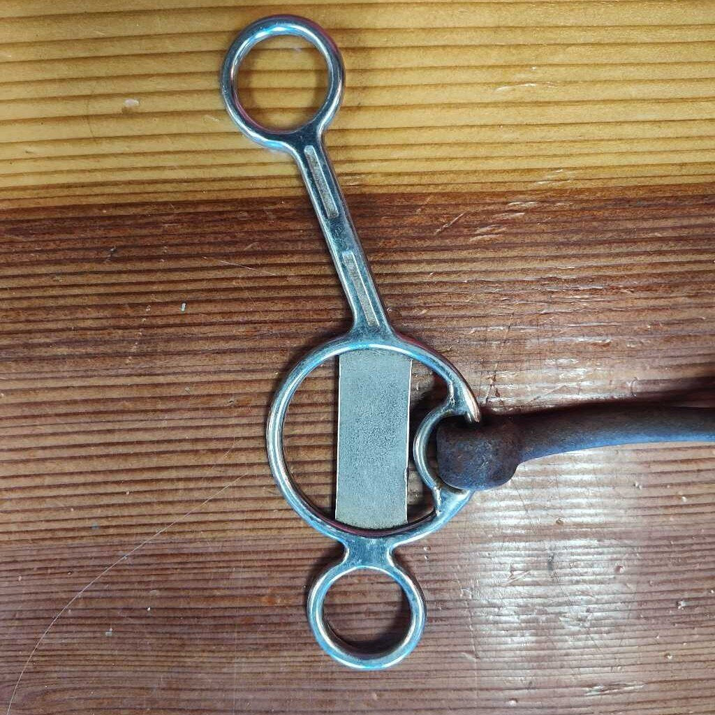 Snaffle with longer shank