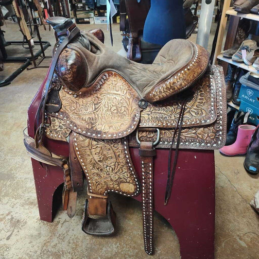 Western saddle/ roper