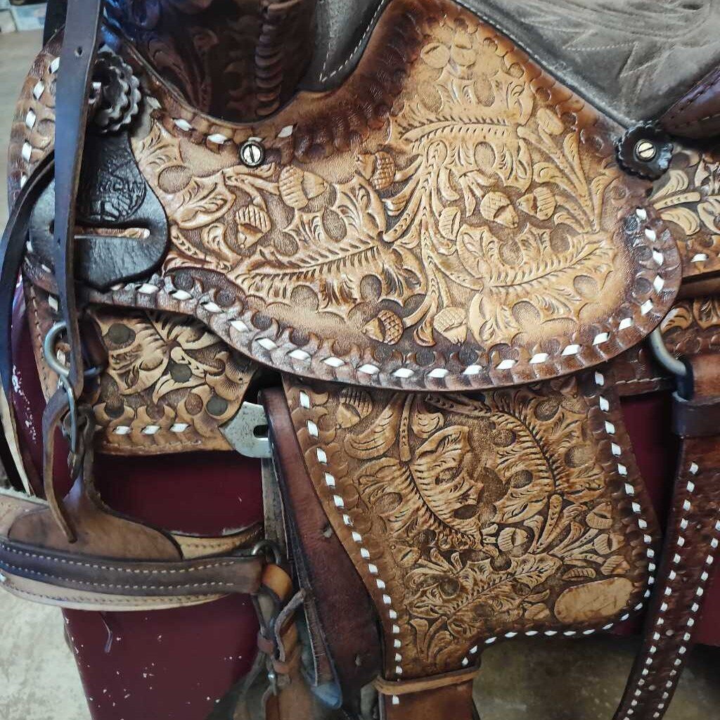 Western saddle/ roper