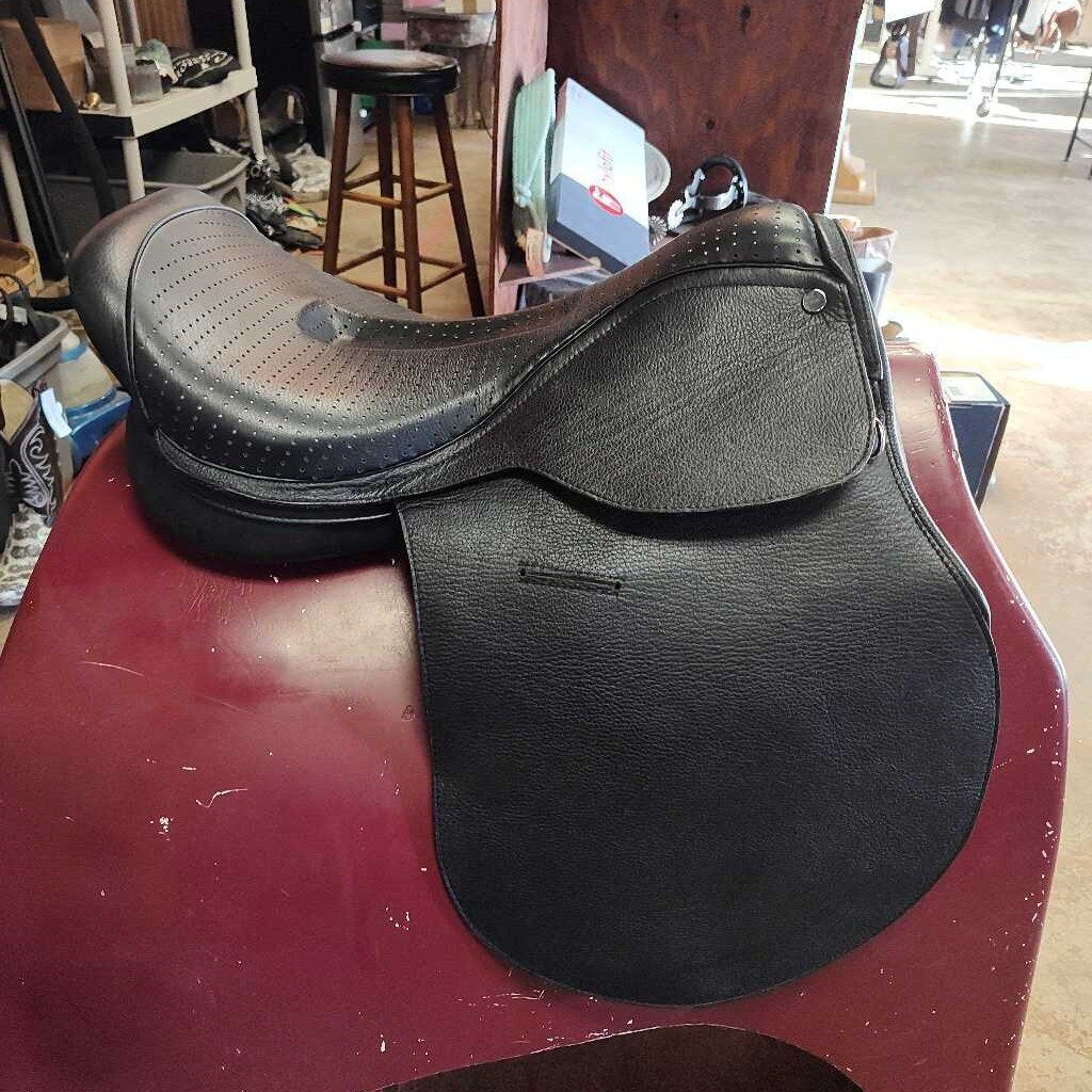 Polo/ trail saddle