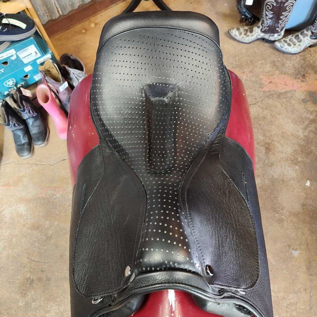 Polo/ trail saddle