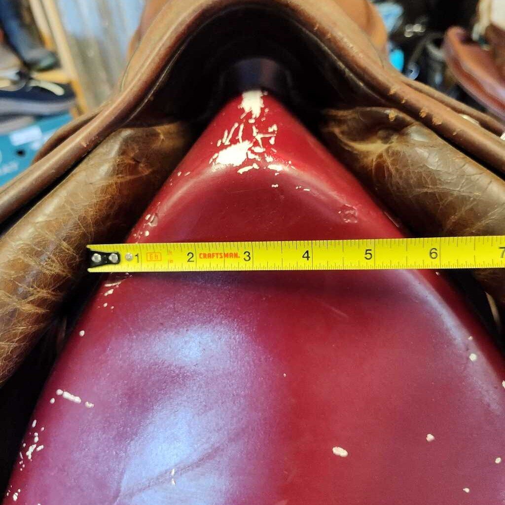 Hunter jumper saddle