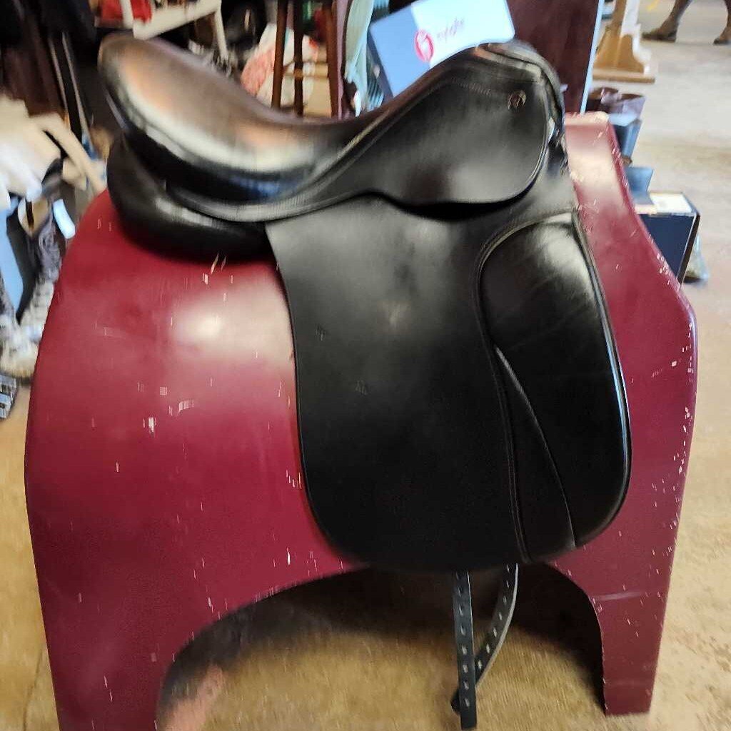 Great starter Dressage saddle
