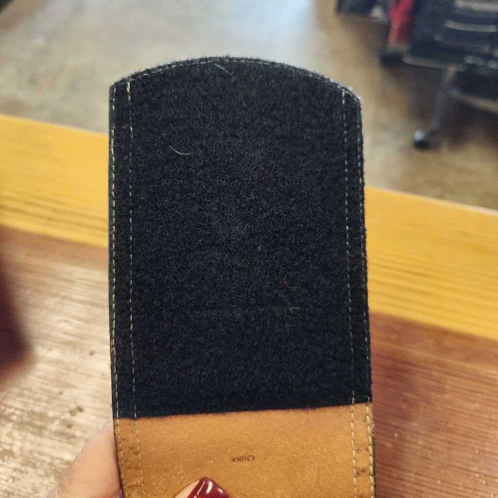 WIDE belt with velcro closure