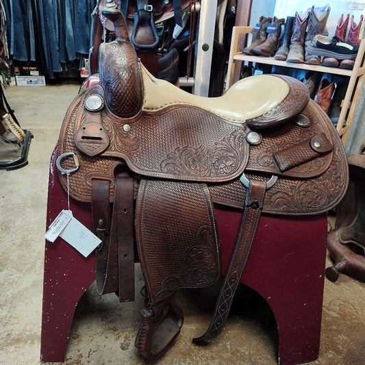 Beautiful cowhorse/ reining saddle