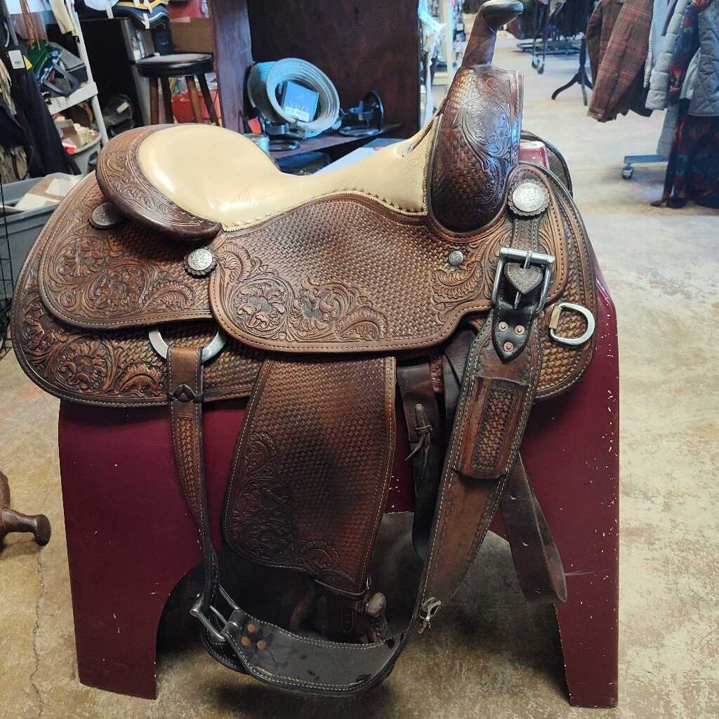 Beautiful cowhorse/ reining saddle