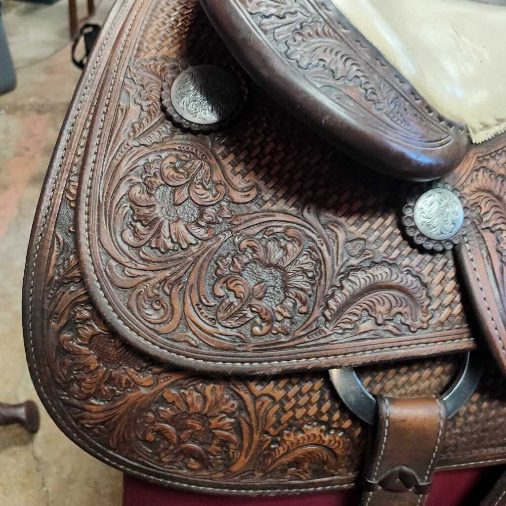 Beautiful cowhorse/ reining saddle