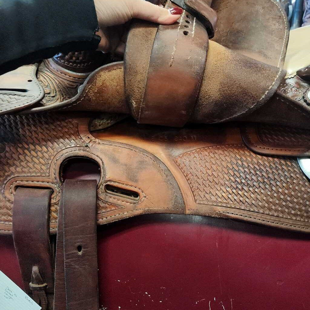 Beautiful cowhorse/ reining saddle