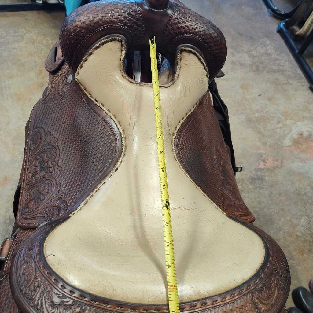 Beautiful cowhorse/ reining saddle