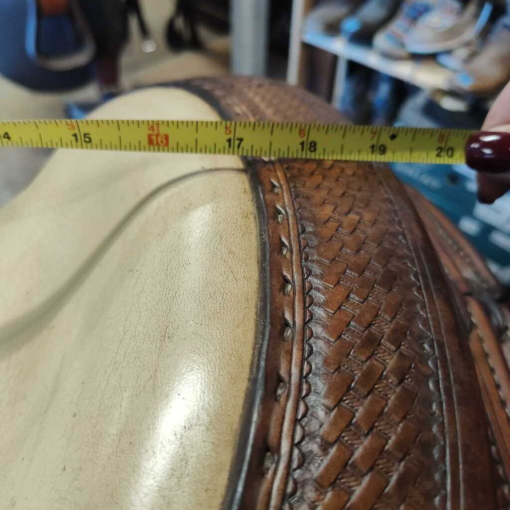 Beautiful cowhorse/ reining saddle