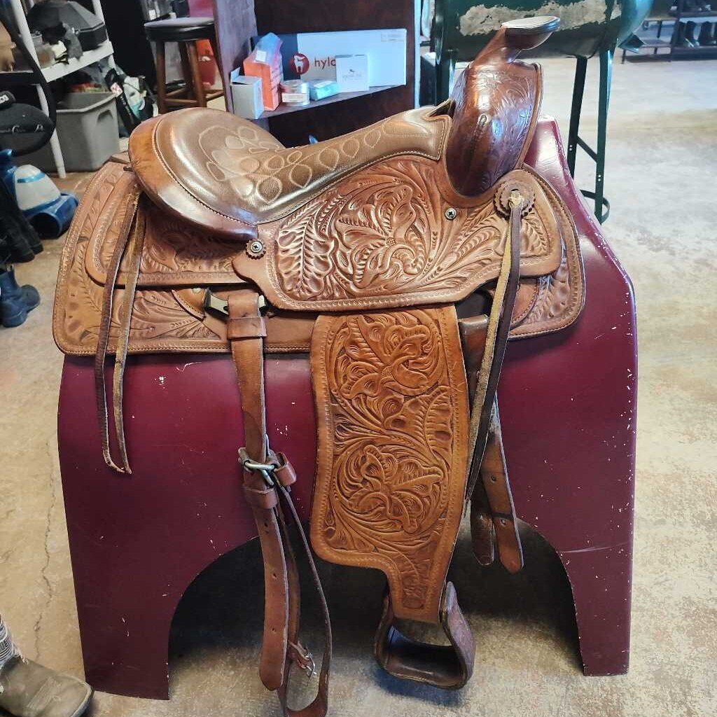 older western saddle in great condition