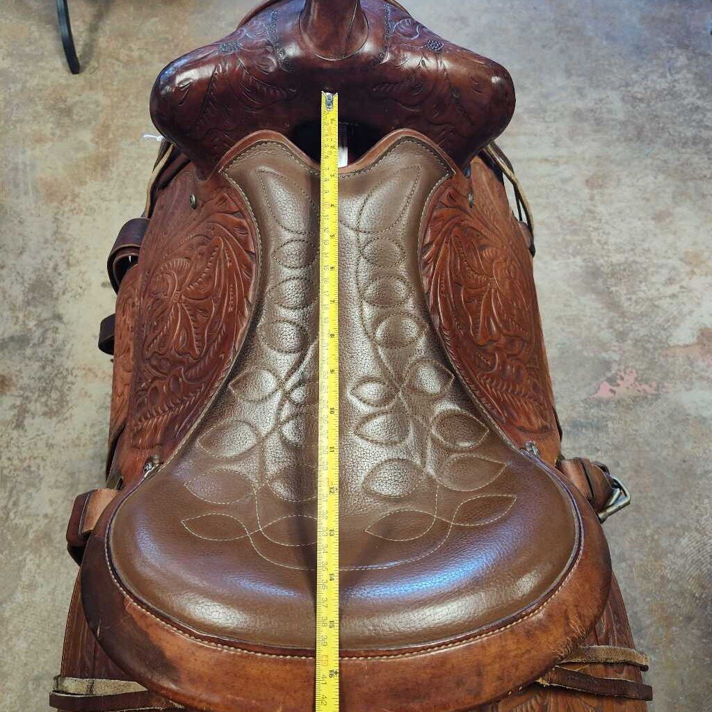 older western saddle in great condition