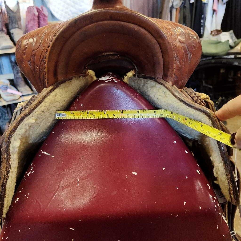 older western saddle in great condition