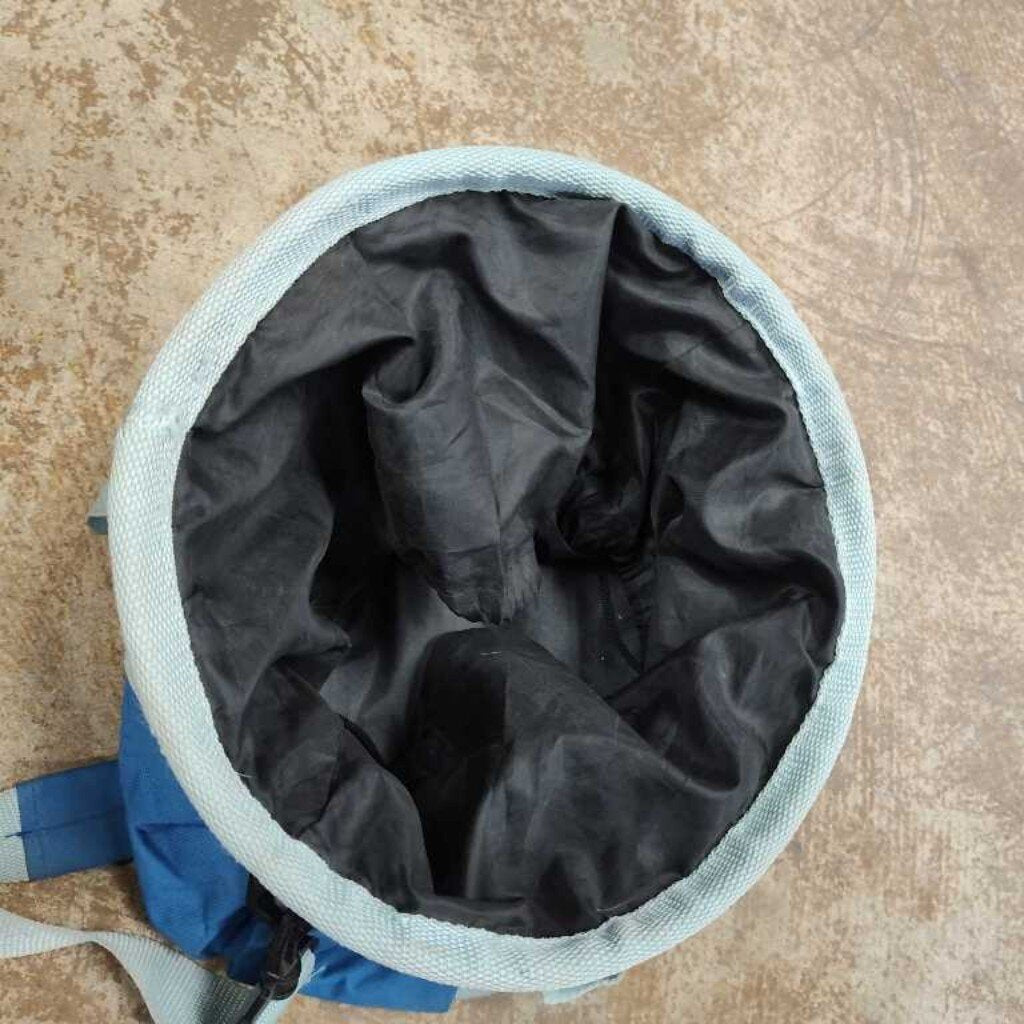 round grooming bag