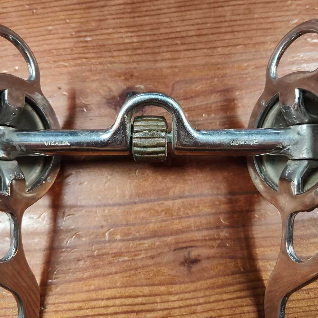 Low port with roller