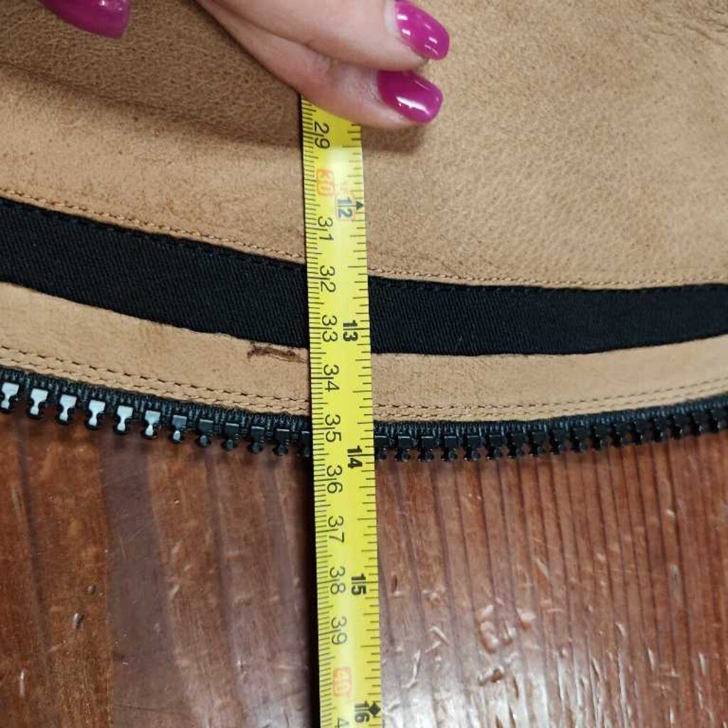 Like new- Close Contour- adult